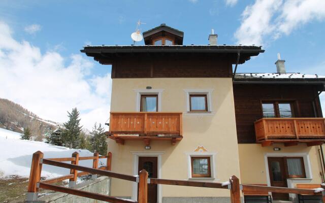 Comfortable Holiday Home in Livigno near Ski Lift