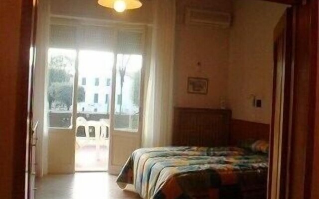 Lastra Bed & Car