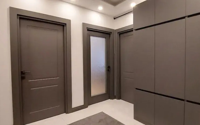 Professionally Maintained Spacious New Suites 2-2