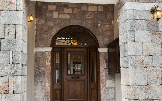 Apollon Stone Villa in Delphi