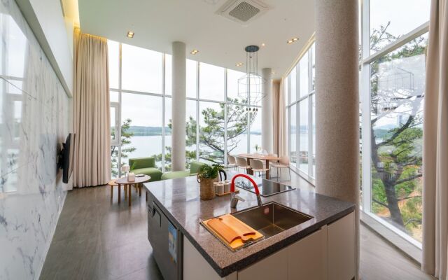 Laterrace Cove Suite