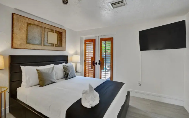 4BD House with Private Heated Pool
