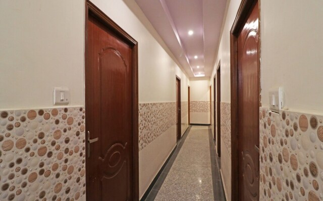 Oyo 13136 Hotel Taj Ansh 2