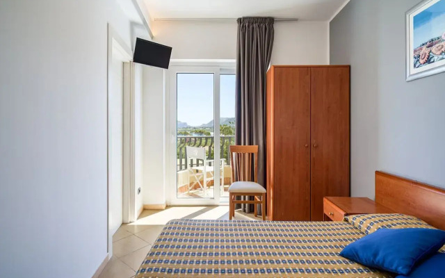Carlton Riviera
