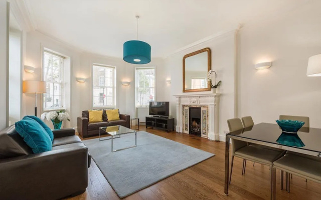 Sloane Avenue Apartment