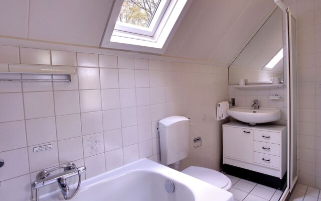 Cozy Holiday Home with Bubble Bath near Zwolle