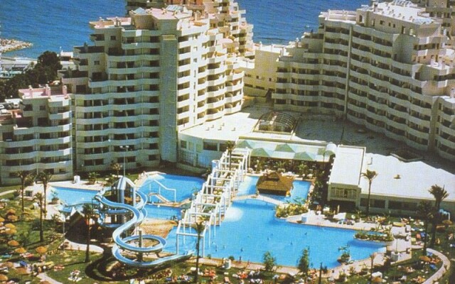 Apartamentos Benal Beach