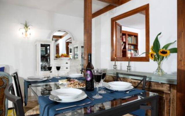 Candelaria's Mountain House (Pool & Sea Views)