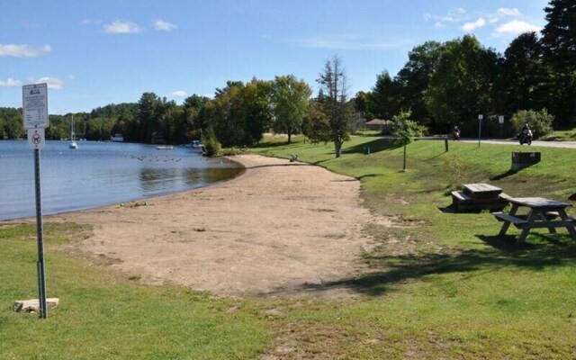 Deja Blue~mary Lake Boathouse~full of Charm!