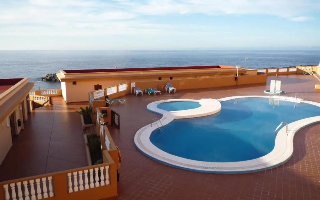 VV 121 con Balcón en primera línea de mar