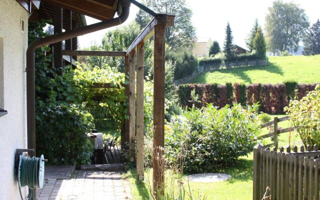 Spacious Villa near Lake in Goldegg