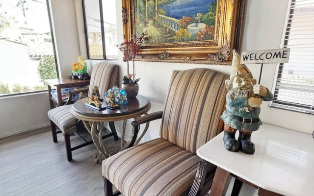 Catalina Courtyard Suites