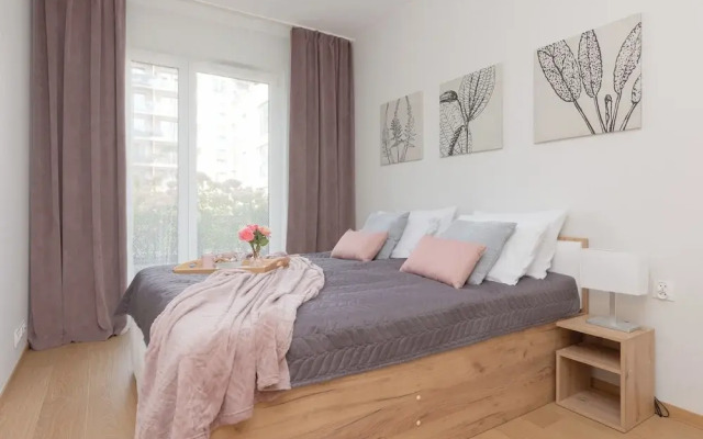 Warsaw Apartment With Parking by Renters