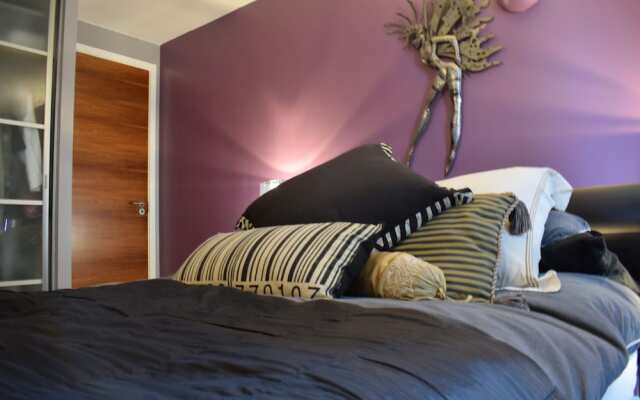 2 Bed Flat in Shoreditch With Balcony