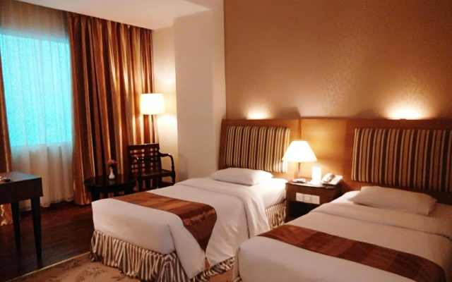 Rocky Plaza Hotel Padang – Guest Rooms – Padang