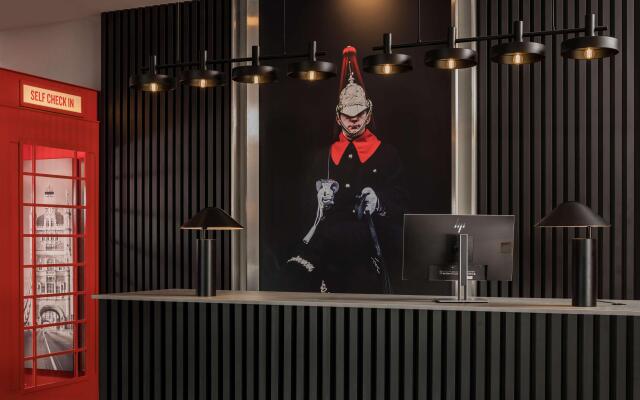 Radisson RED Hotel London Heathrow