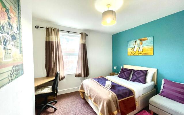 4 bedroomed maisonette in City Centre, near Barbican & Seafront