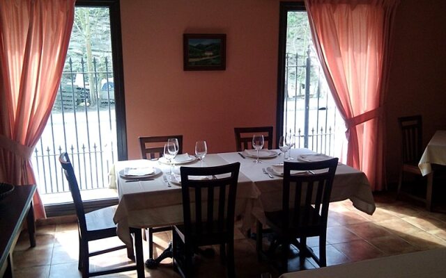 Hotel Restaurante Ribera del Chicu