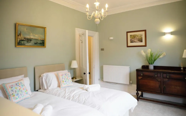 Buxton Bliss - Spacious 5 Bedroom House