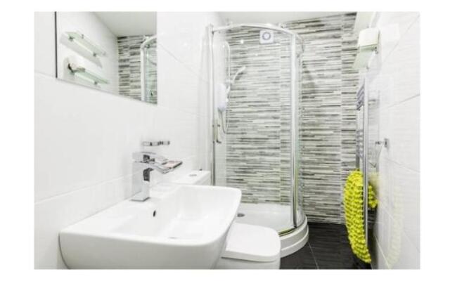treetops flat3 Hall Green B28