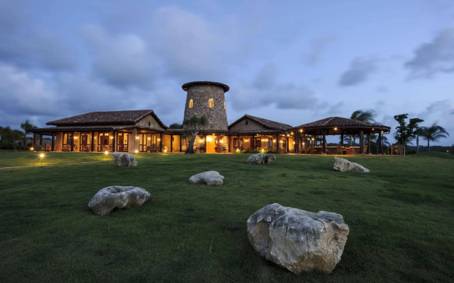 Royal Isabela