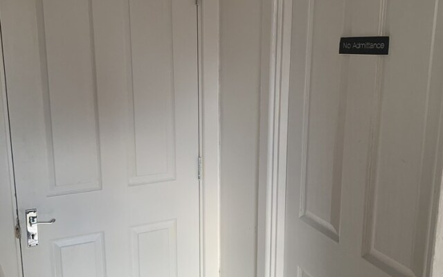 Compact Suite, 3 min From Beach - Inc Breakfast