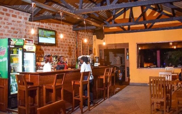 Jolly Court Hotel