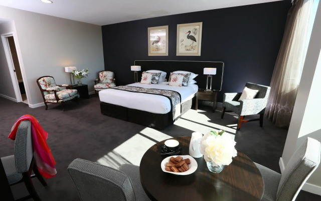 Springfield Lakes Boutique Hotel