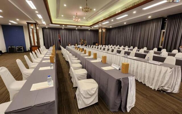 Blu Hotel Nakhon Phanom