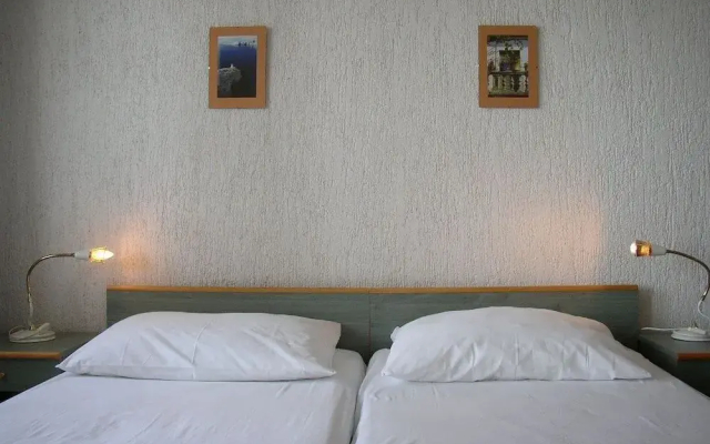 Hotel and Apartments Vila 4m