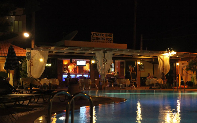 Lyristis Dinos Studios & Apartments