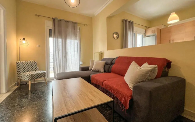 Chiou Spacious 90sqm apt in Athens