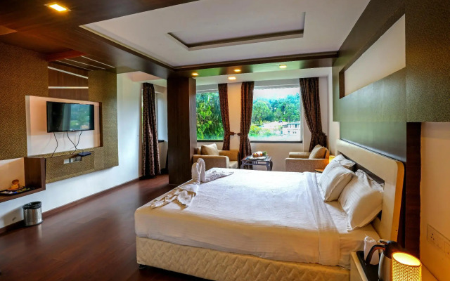 OYO Premium Convent Road BSNL Junction