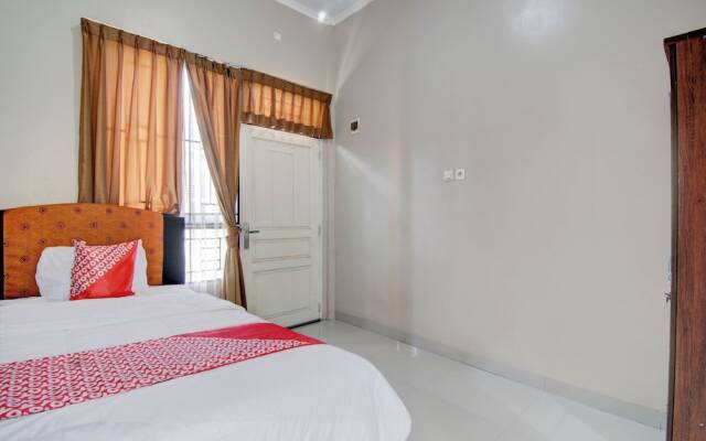 OYO 92806 Penginapan Geby Syariah