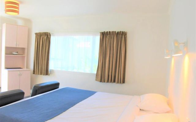 Comfort Inn Westshore Beach
