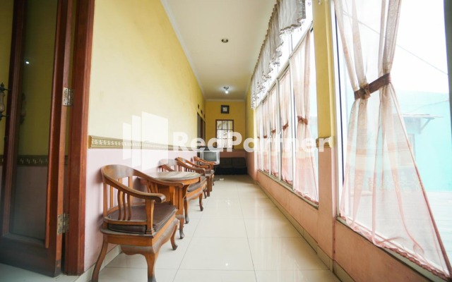 Surabaya Jaya Hotel near Soekarno Hatta Airport Redpartner