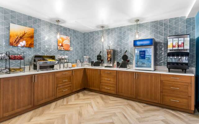 Comfort Inn & Suites York North