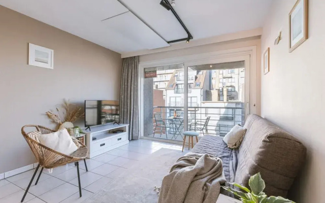 Bright Apartment With 2 Terraces Close to Beach