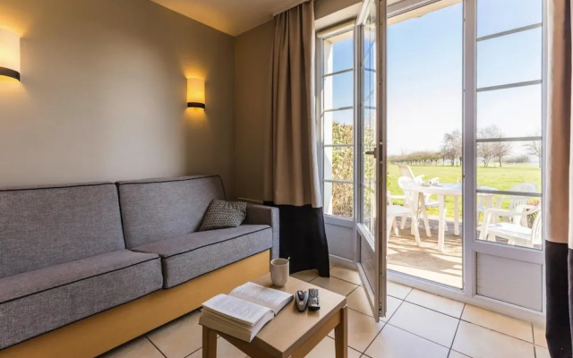 Holiday Home in Residence Le Green Beach, Port-en-besssin-huppain