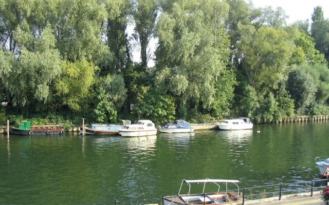 Uno Hotel Thames