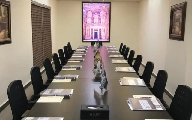 Tilal Almadina Hotel & Suites