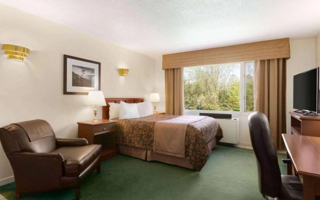 Travelodge by Wyndham Simcoe