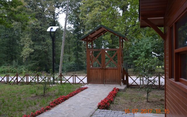 Sakarya Il Ormani Tabiat Parki Konaklama Evleri