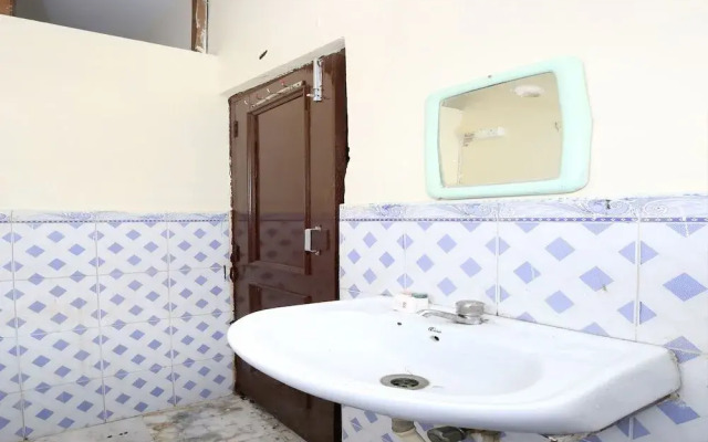 OYO 13140 Mayur palace