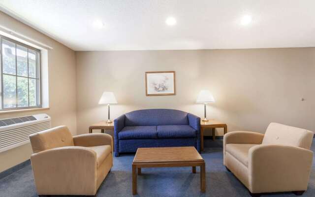 Super 8 by Wyndham East Stroudsburg/Poconos