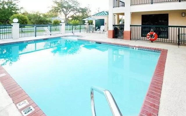 Econo Lodge Inn & Suites Ocean Springs - Biloxi