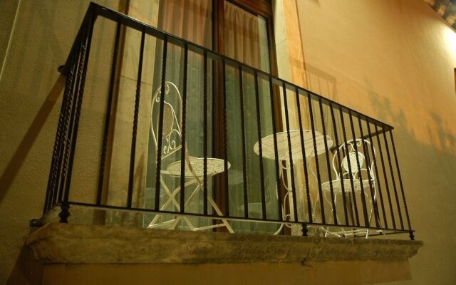 Castello D'Alcontres B&B