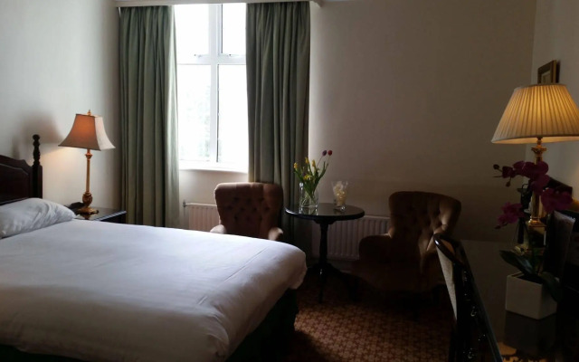 Twin Trees Hotel
