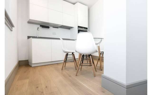 Finchley Modern Apartment - 1 Bedroom With Balcony