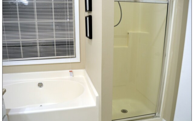 Opis Realty-Spacious Metro Atlanta Home